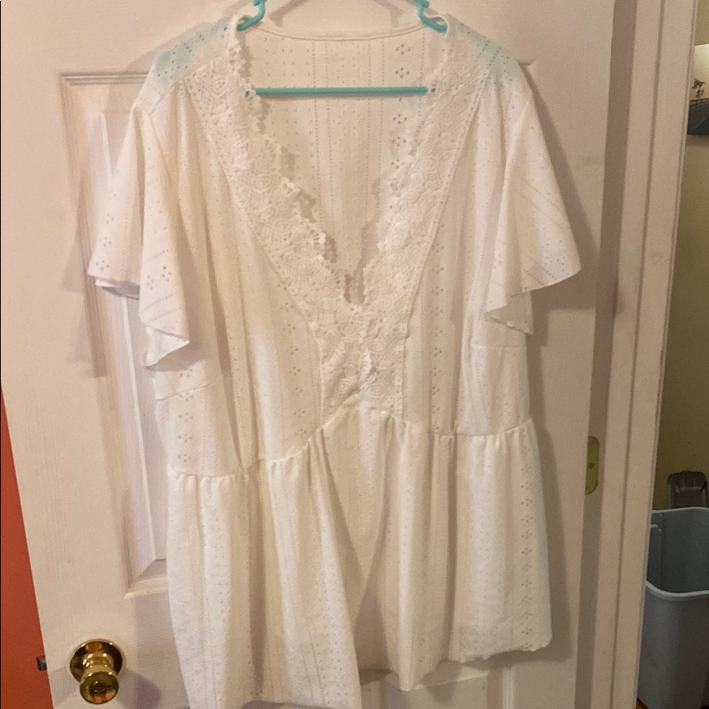 Elegant White Lace Women's Top